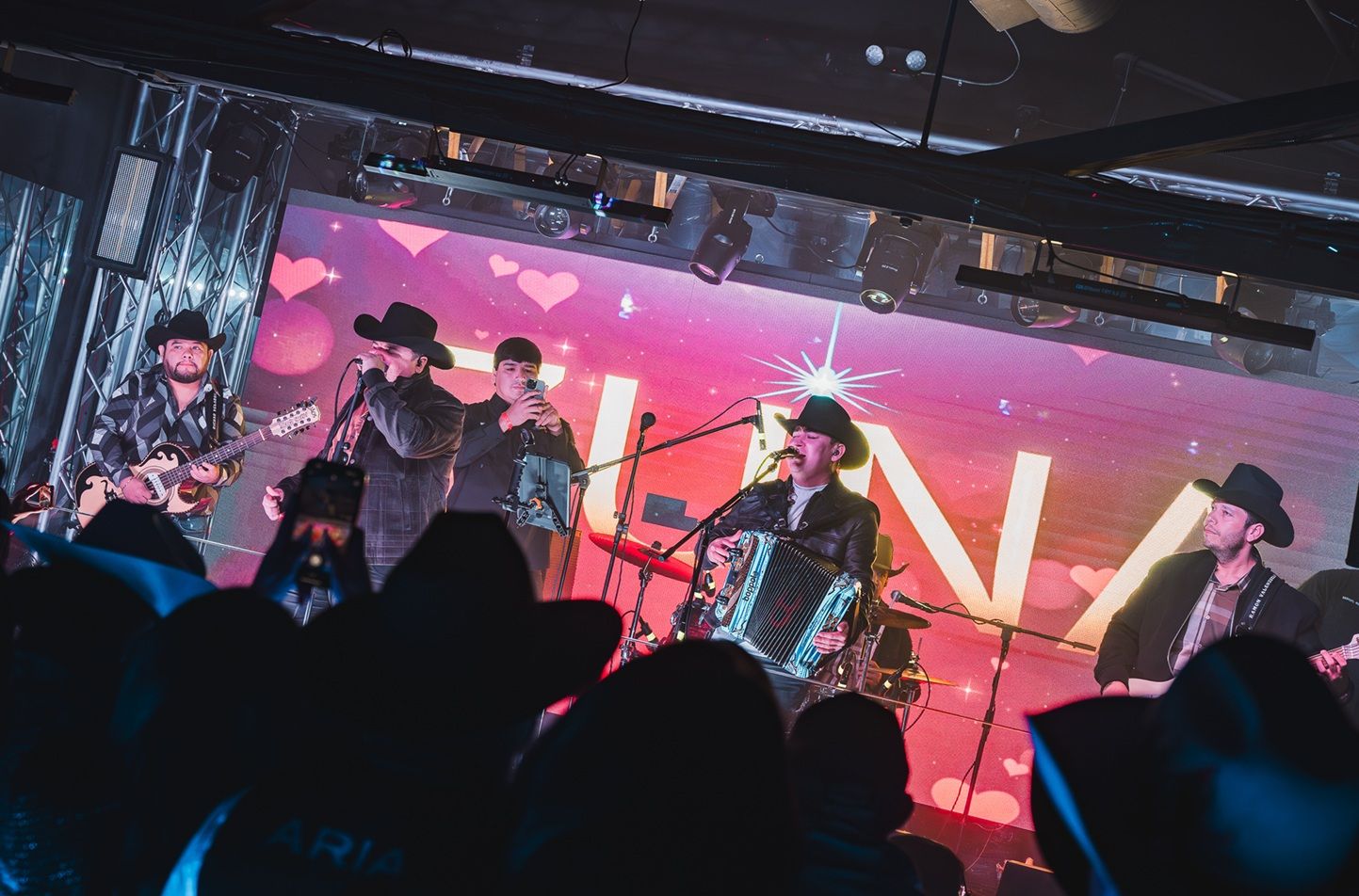 Live banda in Las Vegas every Saturday at Zuna Nightclub.
